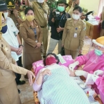 Layanan KB Gratis Peringati Harganas di Desa Kecurit, Bupati Sosialisasikan Program “Dua Anak Hebat”