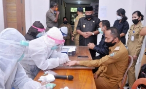 Gugus Tugas Rapid Test 80 Warga di Desa Sekabuk dan Pentek