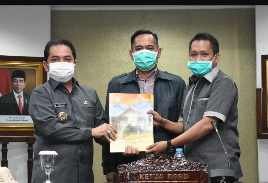 Dongkrak PAD di Semua Sektor