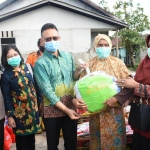 Wali Kota Serahkan Bantuan Korban Kebakaran di Tanjung Hilir