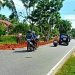 Akibat Ruas Jalan Nasional Rusak dan Bergelombang, Lima Ranmor Terjungkal di Senggiring