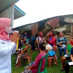 BLT DD Tahap III di Desa Amawang, Erlina: Inilah Perhatian Pemerintah untuk Rakyat Terdampak Covid-19