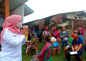 BLT DD Tahap III di Desa Amawang, Erlina: Inilah Perhatian Pemerintah untuk Rakyat Terdampak Covid-19
