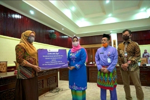 Hore… Tiga BUMDes di Mempawah Terima Bantuan Sembako dari Bank BI