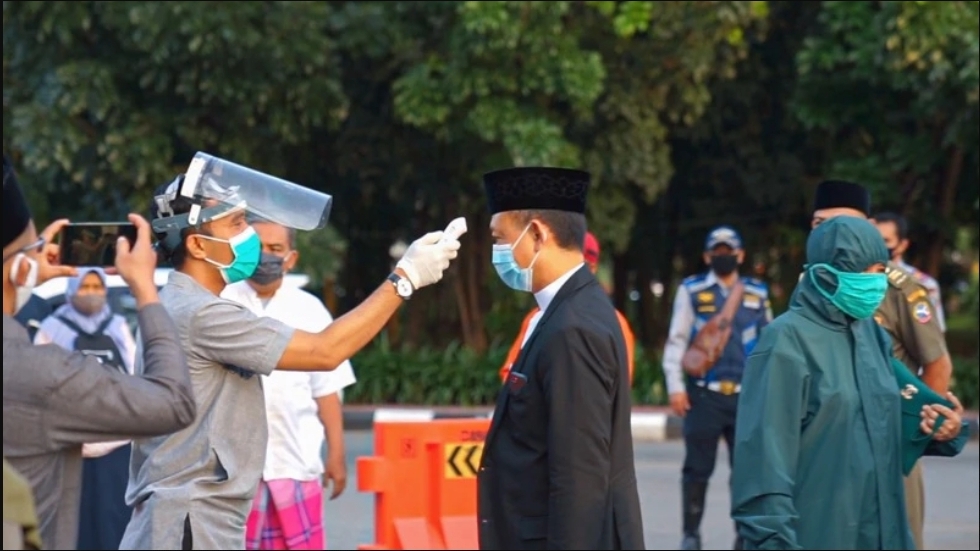Shalat Ied di Depan Kantor Wali Kota Sesuai Protokol Kesehatan