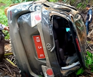 Mobil Dinas Ketua Dewan Sintang Masuk Jurang 20 Meter