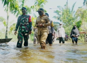 Banjir di Telayar, Bupati Erlina Pantau Kesehatan Rakyatnya