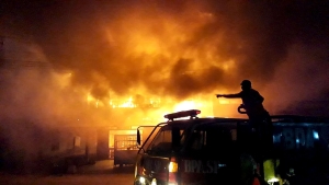 Belasan Ruko di Sungai Pinyuh Hangus Terbakar