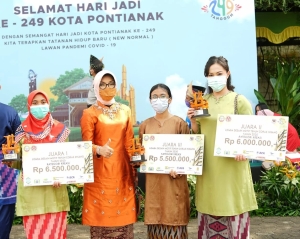 Desain Corak Insang Kekinian Antarkan Ratih Juara Pertama Kreasi