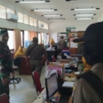 Satpol PP Razia Masker di Kantor Bupati Mempawah