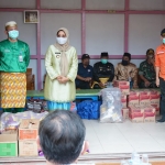 Korban Kebakaran di Sungai Pinyuh Terima Bantuan Uang Tunai dan Sembako