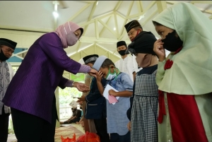 Hari Asyura, Bupati Erlina Berbagi Asih dengan Anak Yatim dan Dhuafa
