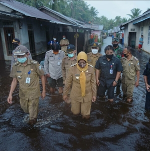 Arungi Banjir di Dua Kecamatan, Bupati Erlina Pastikan Pemerintah Bantu Warga yang Terdampak