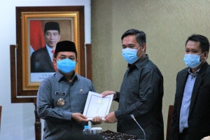 Lima Raperda Kota Pontianak Disahkan