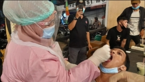 13 Orang Pengunjung Kafe Jalan Reformasi Reaktif