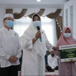 Suaibah Dapat Hadiah Umroh dari Bupati Erlina