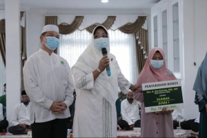 Suaibah Dapat Hadiah Umroh dari Bupati Erlina