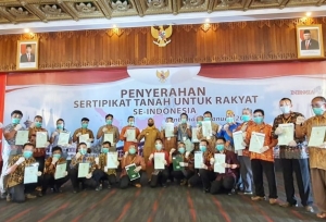 Mempawah Terima 2 Ribu Sertifikat Tanah dari Presiden Jokowi