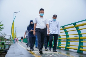 Waterfront Wajah Baru Pinggir Sungai Kapuas
