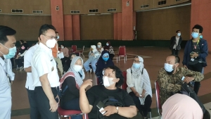 Guru di Pontianak Divaksin