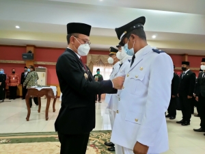 135 Pejabat Eselon dan Fungsional Dilantik, Edi: Jaga Integritas dan Etika!
