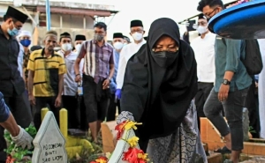 Bupati Erlina Sampaikan Dukacita atas Wafatnya Ibunda Gubernur Kalbar