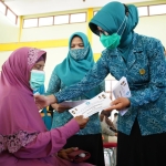 TP PKK Pontianak Salurkan Bantuan untuk Duafa