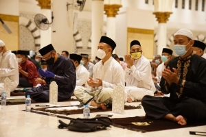 Tarawih Perdana, Wali Kota Edi Kamtono Shalat di Masjid Raya Mujahidin