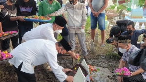 Edi Kamtono Sebut Ibunda Djaedah Sosok Penyabar