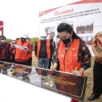 Bupati Karolin Resmikan 4 Jembatan Gantung, Tolong Dirawat dan Dijaga!