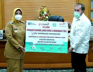 Bupati Erlina Terima 2.620 Paket Sembako untuk 5 Desa Terdampak Pembangunan Kijing