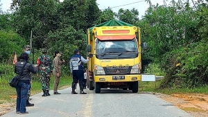Antigen Gratis di Posko Penyekatan Sepulut, Sintang