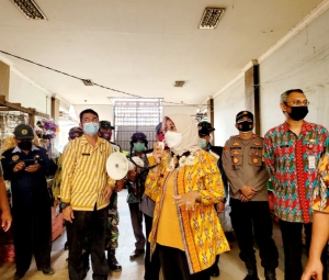 Pantau Stok dan Harga Sembako, Bupati Ingatkan Pedagang dan Pembeli Terapkan Prokes