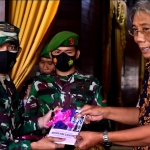 “Mutiara Bumi Senentang” Karya Buku Dandim 1205/Stg, Jarot: Ayo Rawat dan Jaga Kelestarian Lingkungan di Sintang