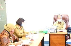 Wabup dan Sekda Sintang Minta Penyerahaan Rumah Betang “Tampun Juah” Tertib Administrasi