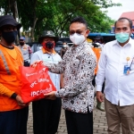 734 Petugas PPSU Terima Paket Lebaran