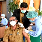 Pejabat Publik di Sintang Divaksin Covid-19 Tahap Pertama