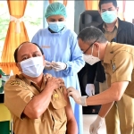 Sinto Pastikan Pejabat Publik di Sintang Sudah Divaksin Covid-19 Tahap Pertama