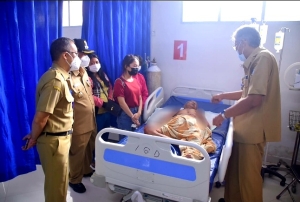 Bupati Jarot dan Wabup Sudiyanto Pantau Kondisi Korban Kebakaran di RSUD Ade M Djoen Sintang