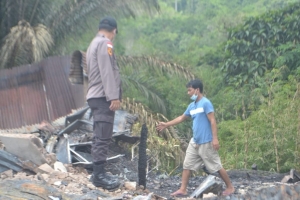 Jelang Buka Puasa, 7 Ruko di Sepauk Hangus Terbakar