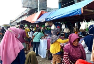 Pasar Juadah Sui Pinyuh Diserbu Warga