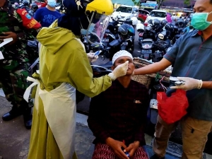 Satgas Swab 7 Pengunjung Kuliner Terminal Mempawah