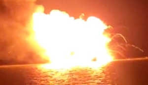 Tugboat Terbakar di Tengah Perairan Sungai Kunyit