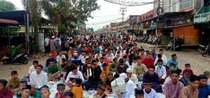Ribuan Jemaah Salat Id Tumpah Ruah Hingga ke Jalan Raya