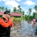 Bupati Erlina Rela Basah Temui Warganya yang Terdampak Banjir