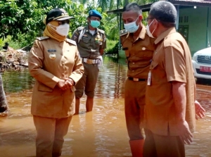Tinjau Lokasi Selokan Air di Sungai Batang, Bupati Minta PUPR Lakukan Kajian Matang
