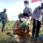 Wabup Panen Perdana 5 Ton Semangka dari Hasil Tani Lembah Hijau 1