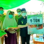 Wagub Salurkan 10 Ton Beras dan Paket Sembako