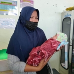 Heboh, Warga SBBD Temukan Sosok Bayi Perempuan dalam Kardus Sampah