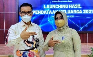 Bupati Erlina Terima Penghargaan Manggala Karya Kencana